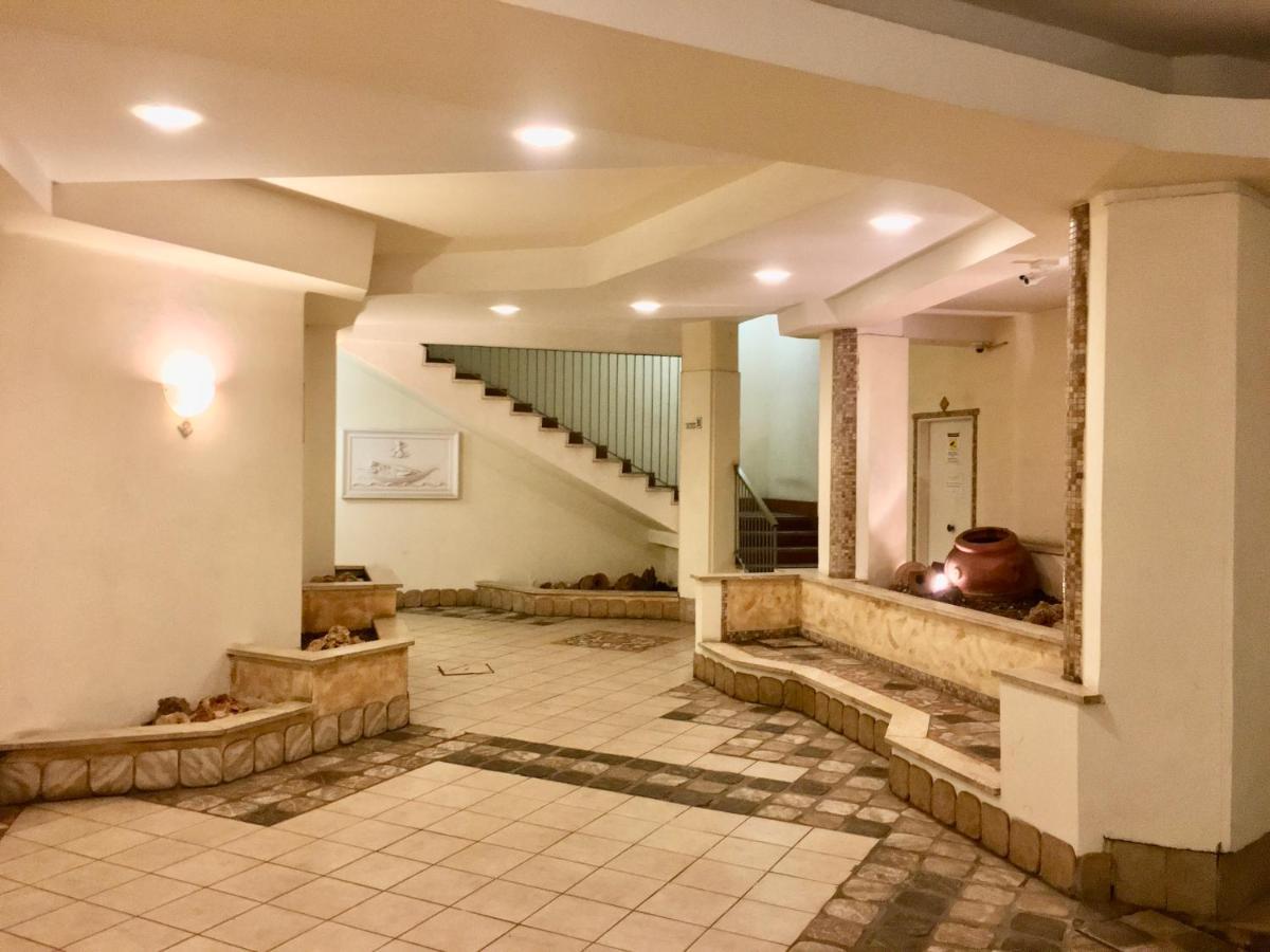 Metro A Modern Apartment Рим Екстер'єр фото