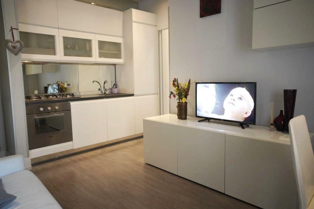 Metro A Modern Apartment Рим Екстер'єр фото